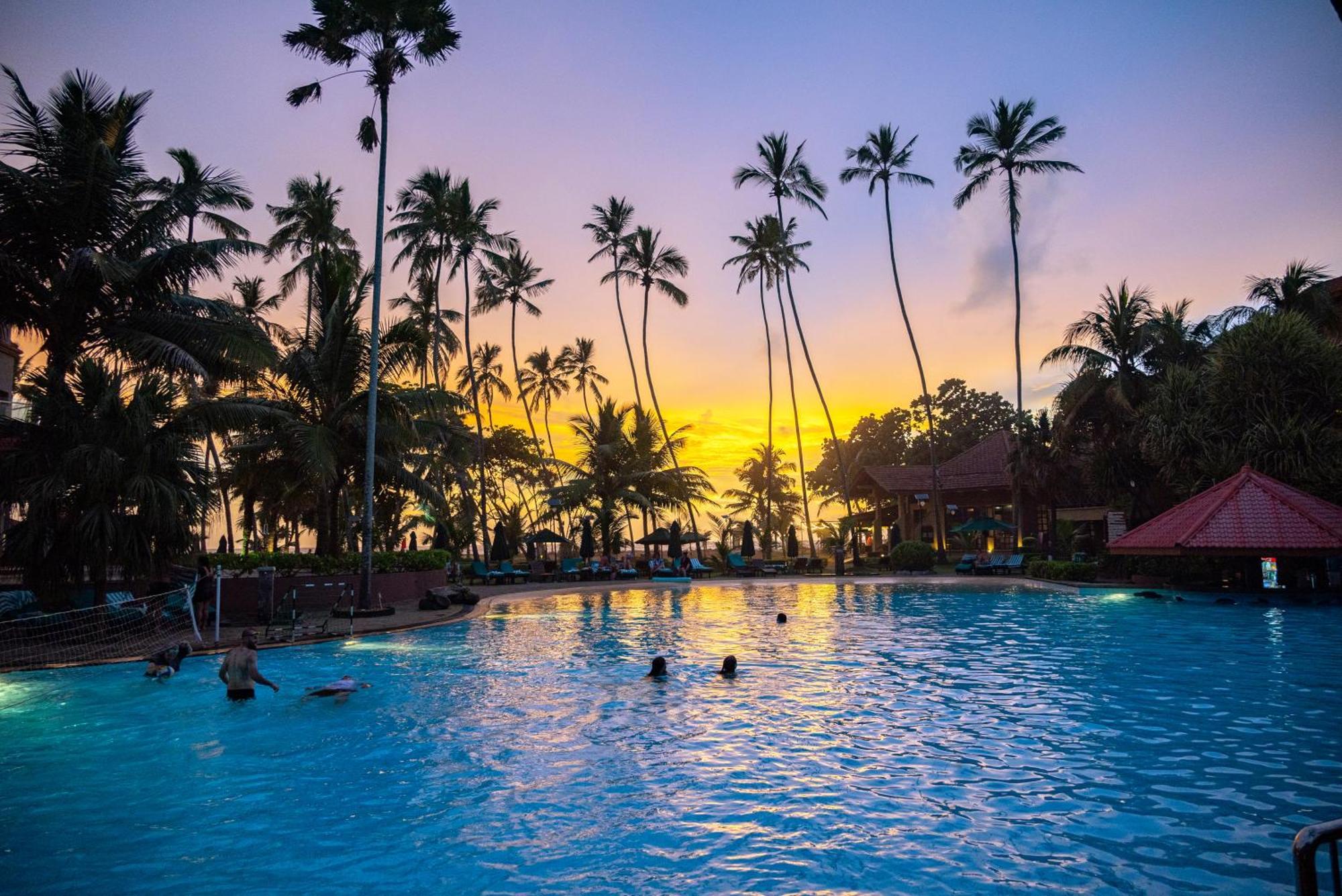Royal Palms Beach Hotel Kalutara Exteriör bild