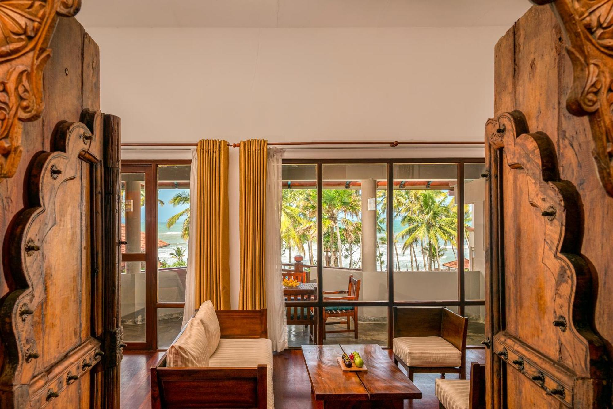 Royal Palms Beach Hotel Kalutara Exteriör bild