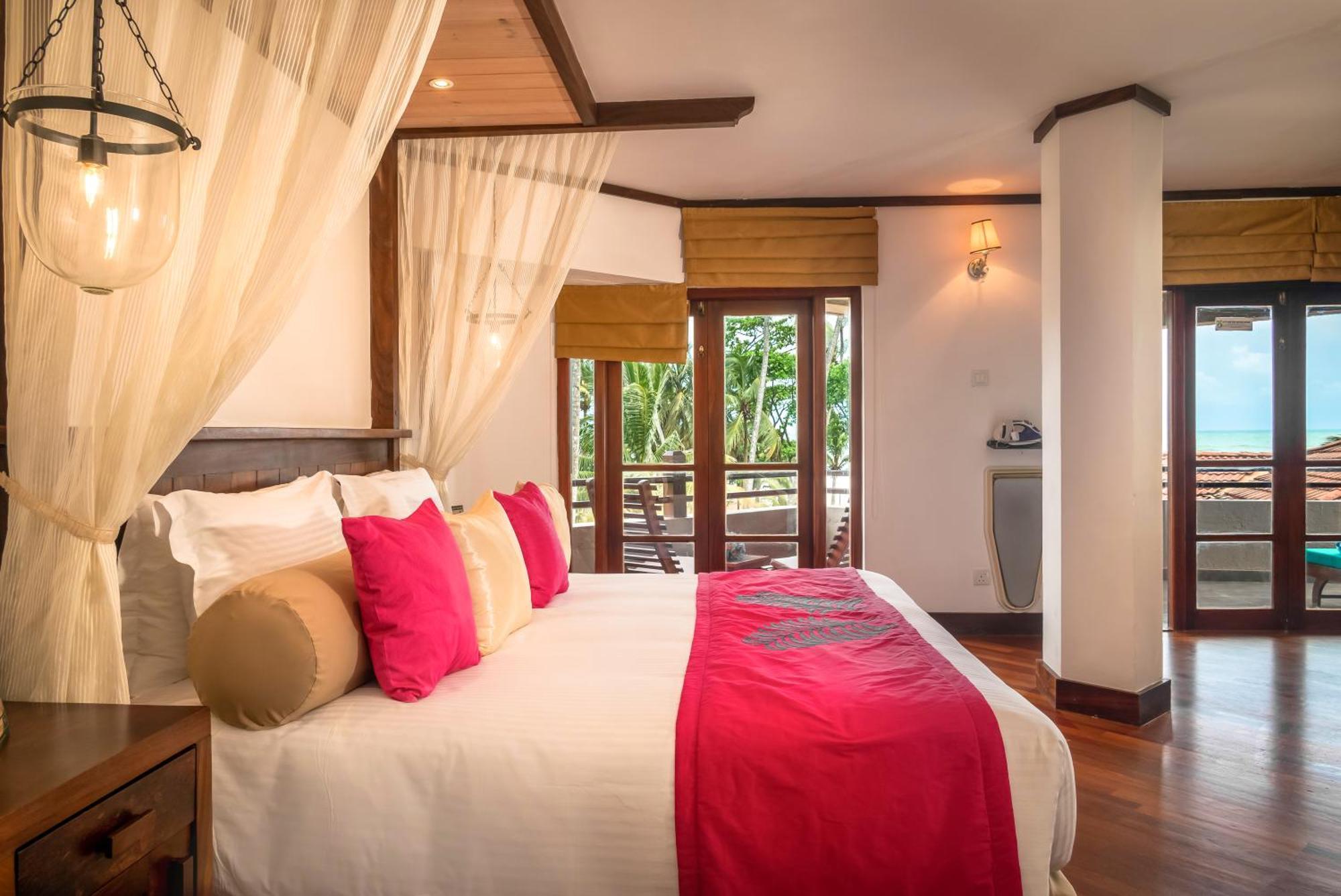 Royal Palms Beach Hotel Kalutara Exteriör bild