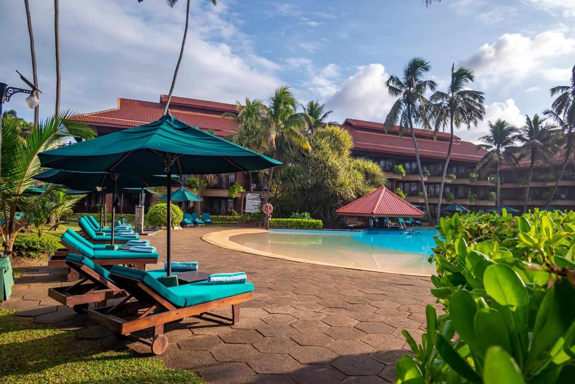 Royal Palms Beach Hotel Kalutara Exteriör bild