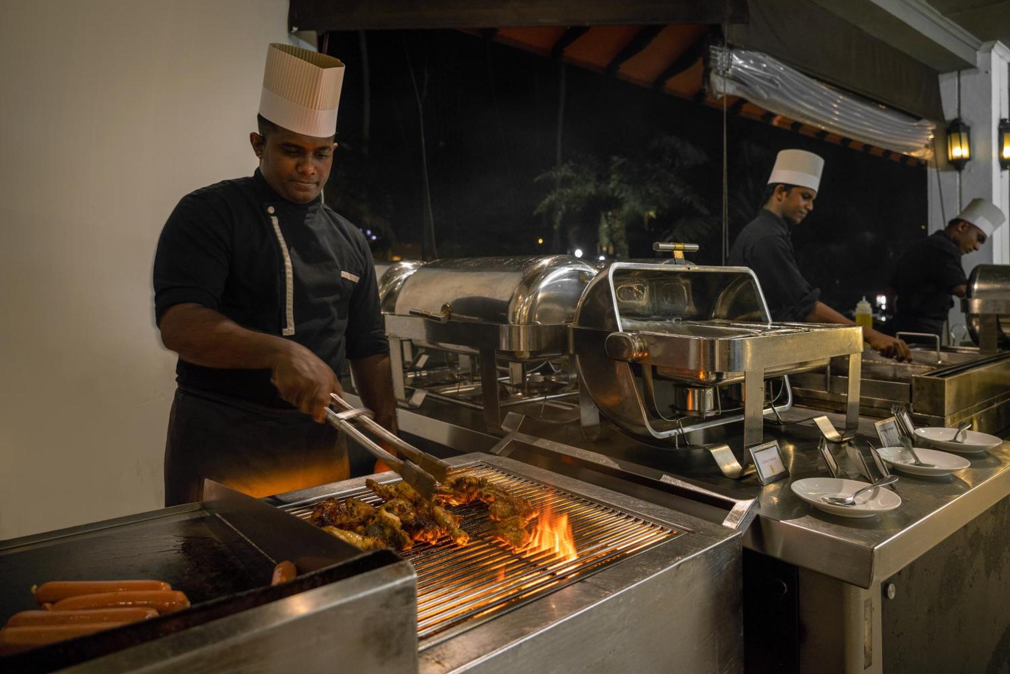 Royal Palms Beach Hotel Kalutara Exteriör bild