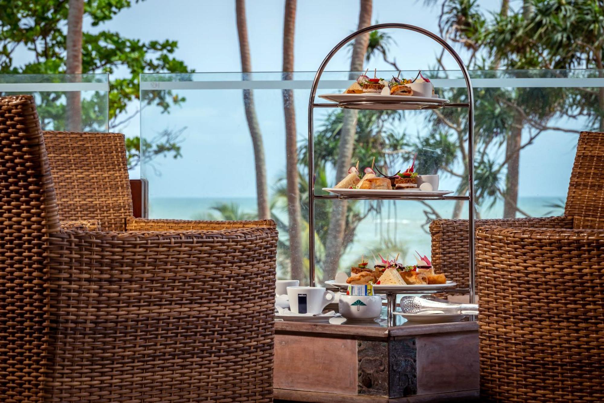 Royal Palms Beach Hotel Kalutara Exteriör bild
