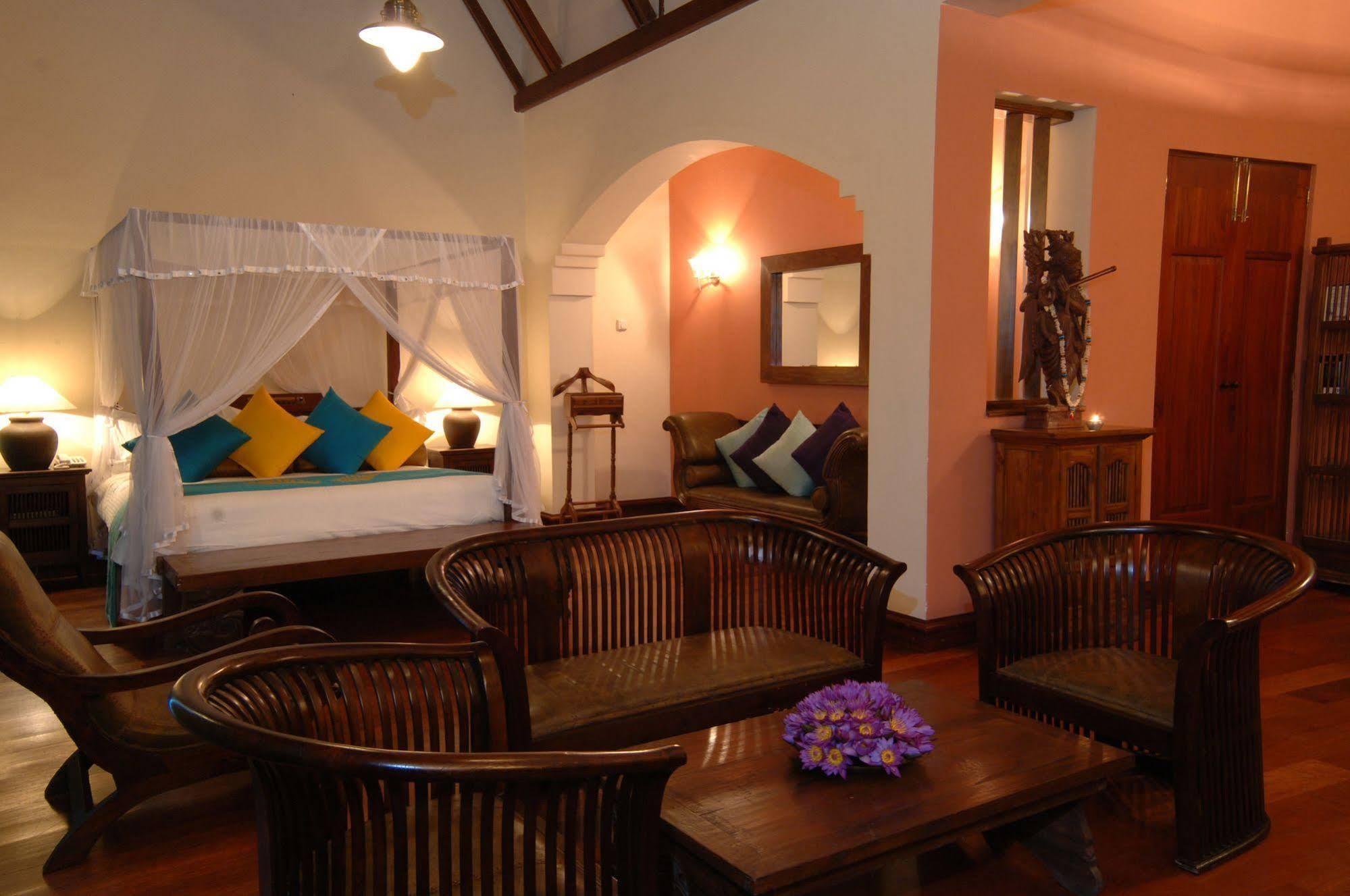 Royal Palms Beach Hotel Kalutara Exteriör bild